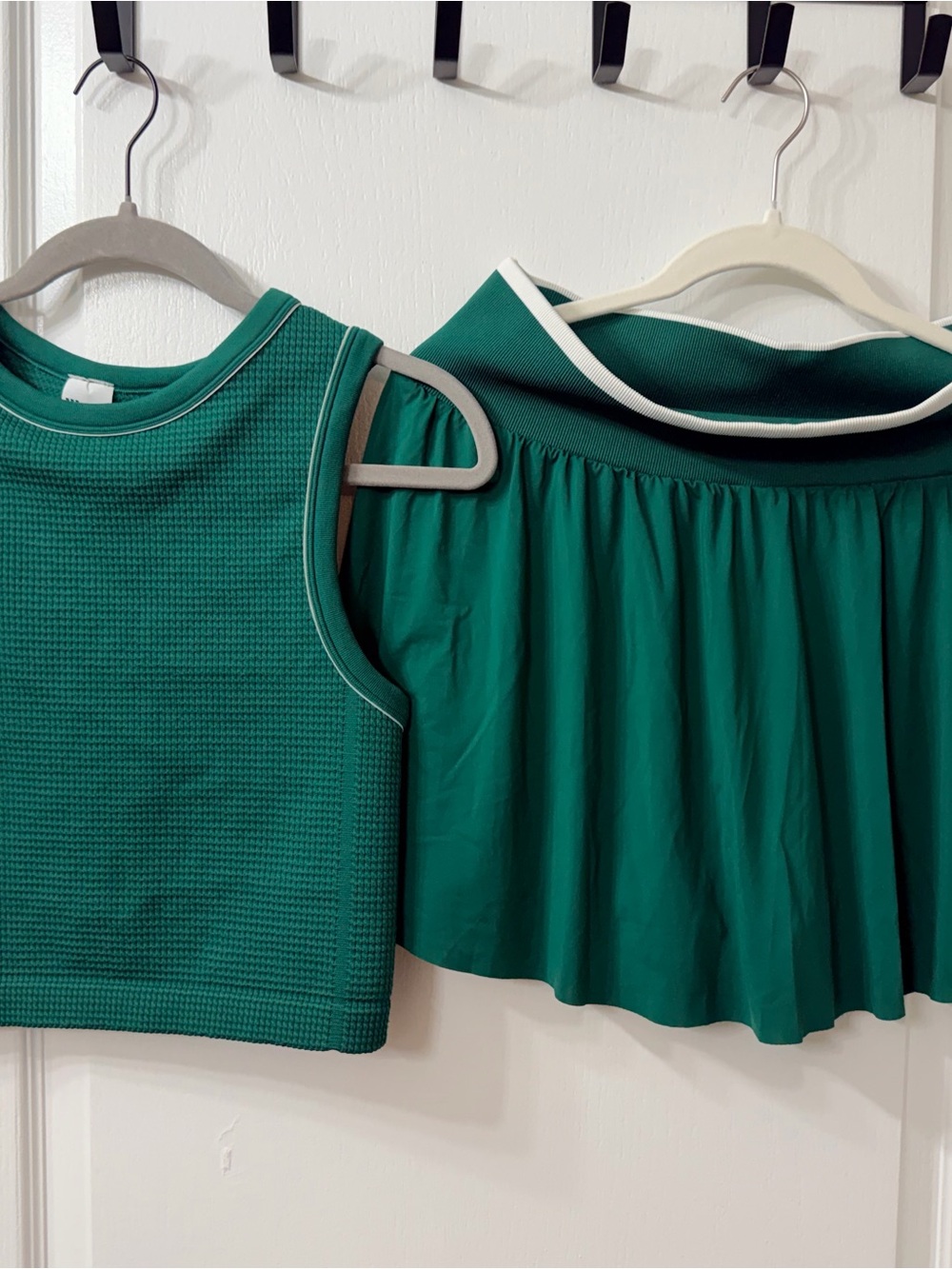 Women's Green Sleeveless Knit Crop Top and Skirt w/shorts